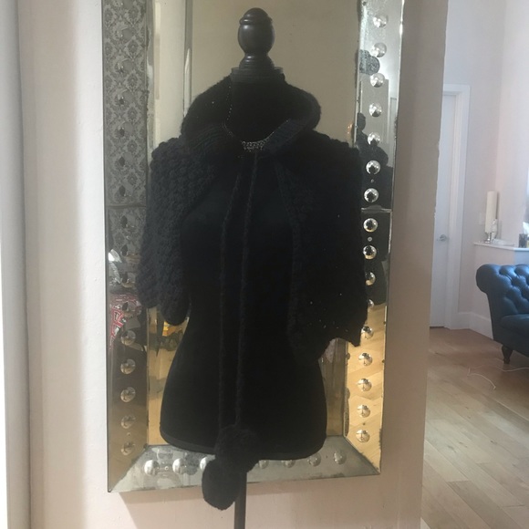 H&M Cape - Picture 5 of 5